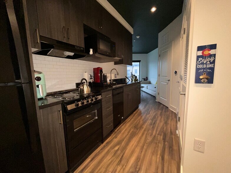 Building Photo - 2550 17th St NW