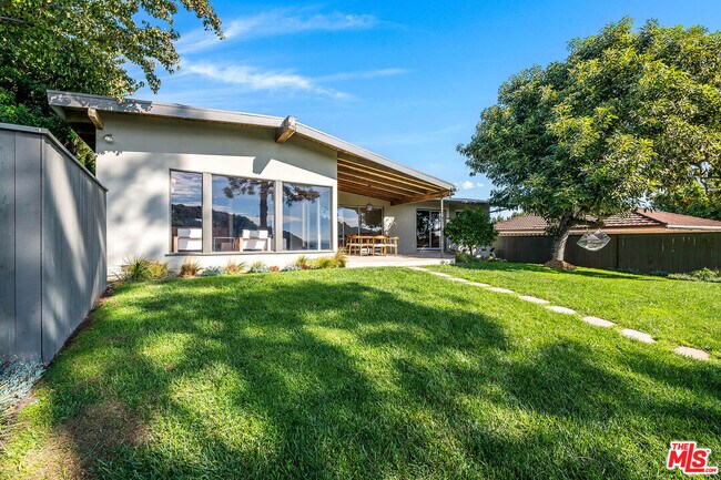 Building Photo - 2431 Carman Crest Dr