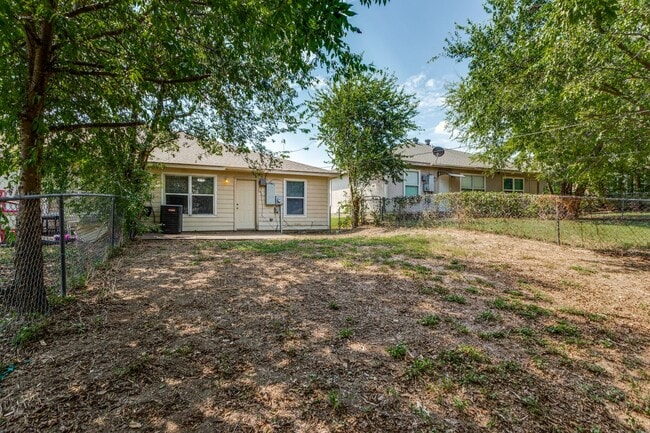 Building Photo - 8118 Marydean Ave