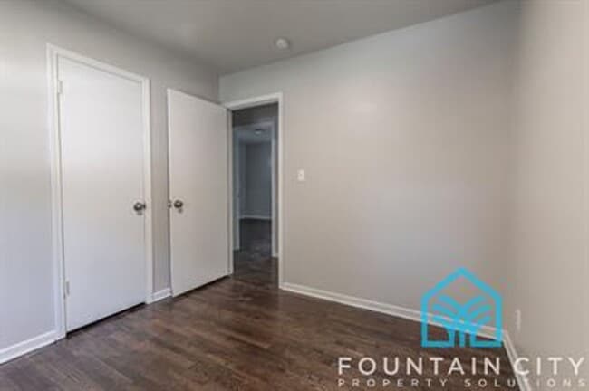 Building Photo - 405 Hooke Ave