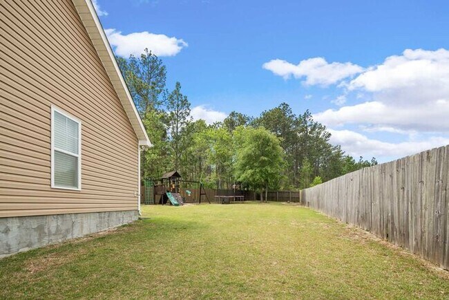 Building Photo - 3 Bedroom Ranch w/ Bonus