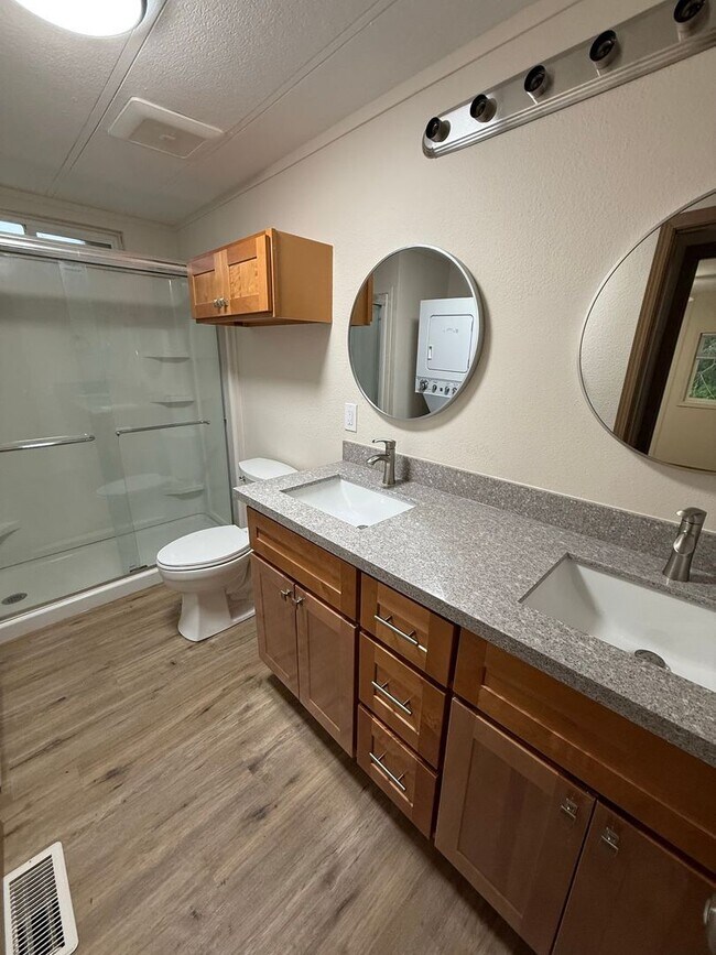 Building Photo - Private remodeled 2 bed home with huge fenced yard in Puyallup for rent now!