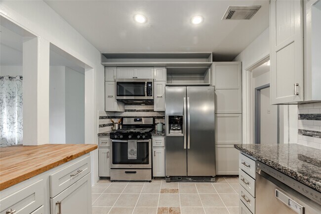 Building Photo - 4606 Nina Lee Ln