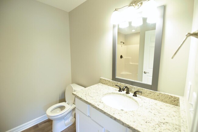 Building Photo - 1750 Meadowlark Ln