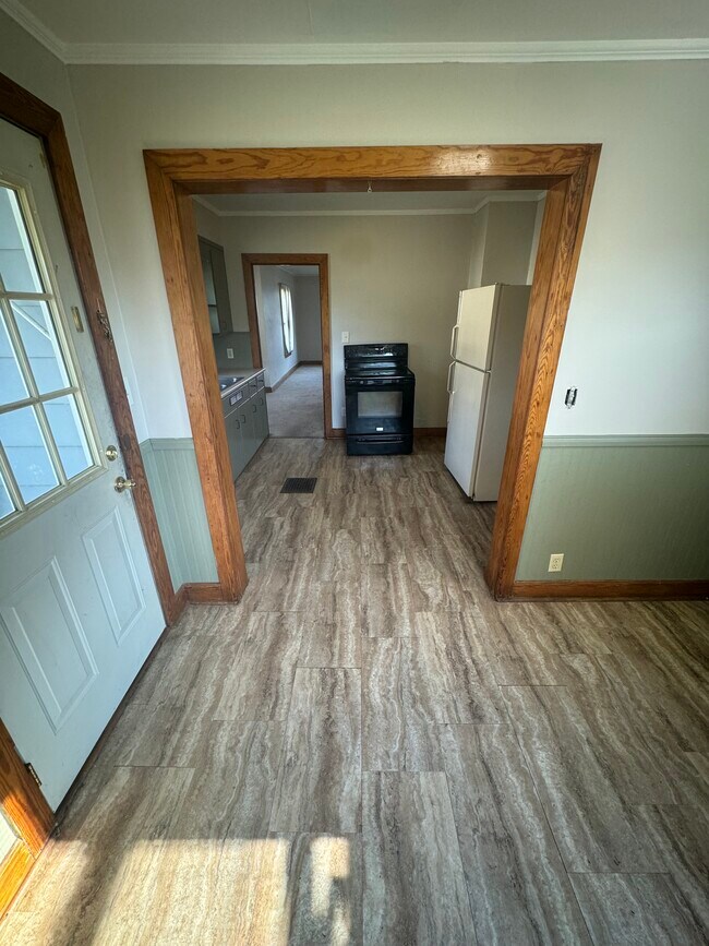 Building Photo - 912 Oak Grove Ave