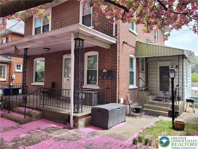 Building Photo - 1024 Delaware Ave