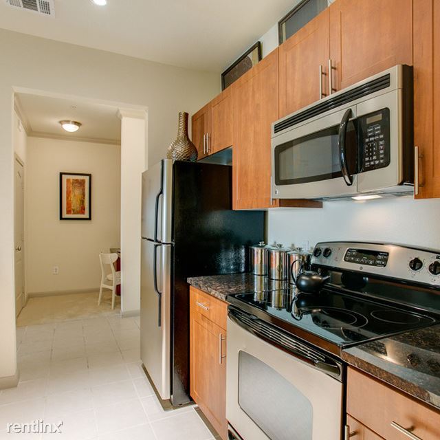 Building Photo - 1 br, 1 bath Apartment - 10701 S 1st St 700