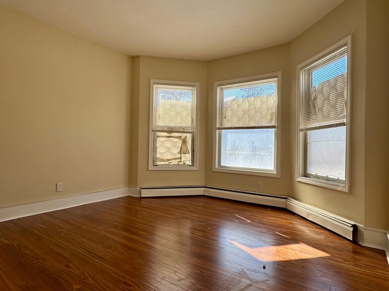 Building Photo - 98 Thetford Ave