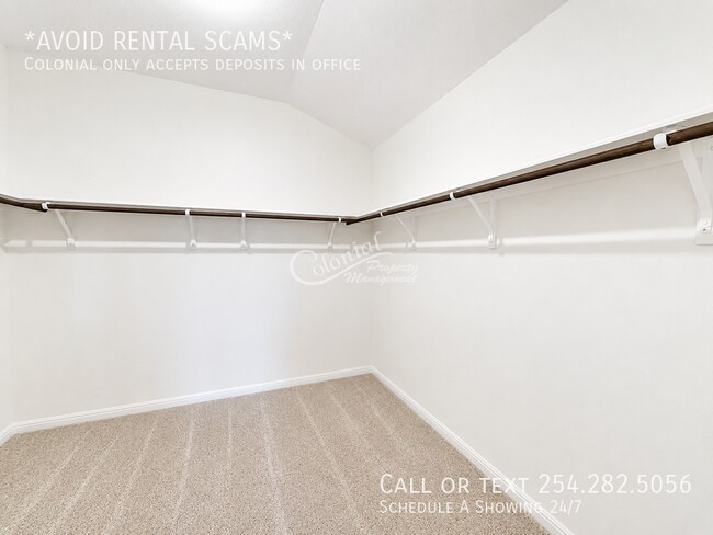 Building Photo - 105 Fossil Dr
