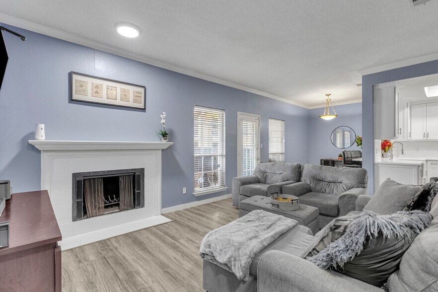 Primary Photo - 8600 Coppertowne Ln