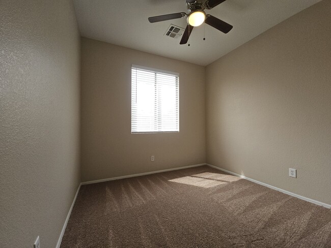 Building Photo - 3631 E Warbler Rd