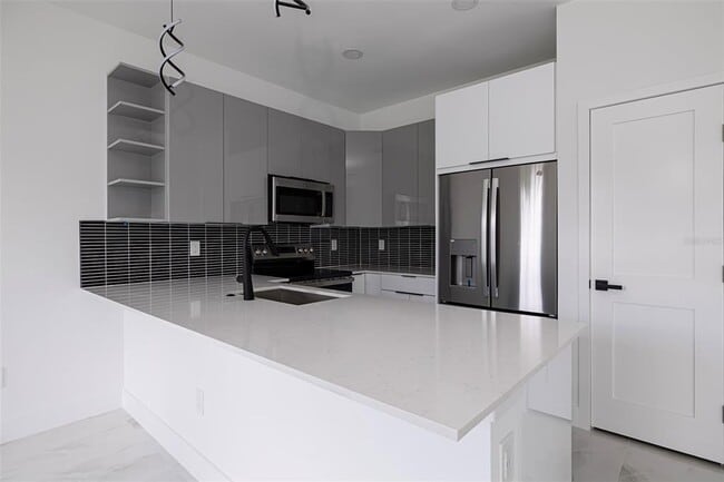 Building Photo - 2005 BARROSO St