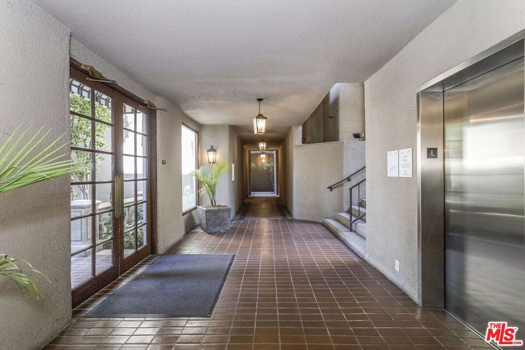 Building Photo - 8455 Fountain Ave