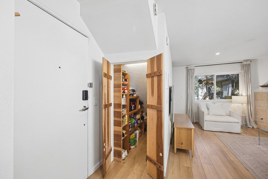 Building Photo - 11734 Avon Way