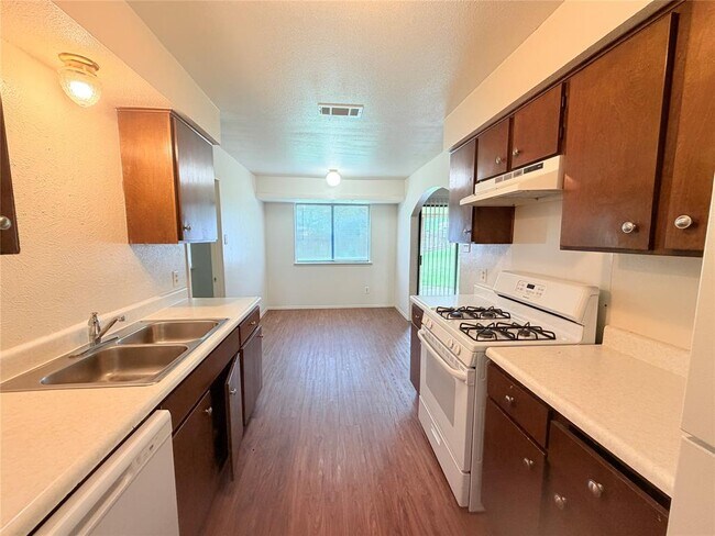 Building Photo - 10904 Meadgreen Ct