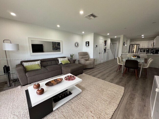 Building Photo - 1550 S Ocean Dr