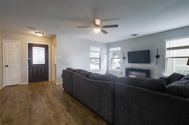 Building Photo - 21011 Emery Mills Ln