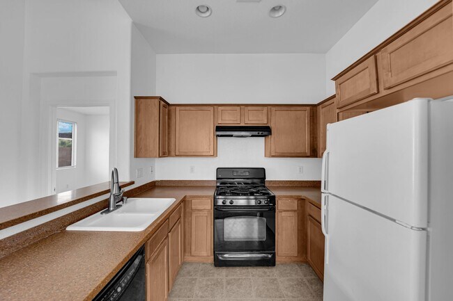 Building Photo - Beautiful 3/2 home! Corner lot in gated community!!