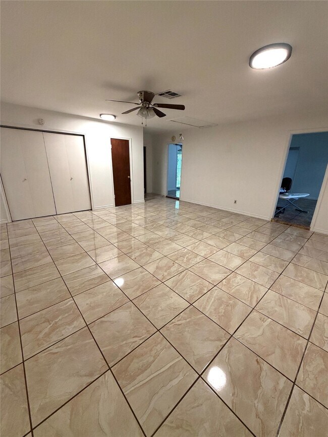 Building Photo - 10618 Wolbrook St