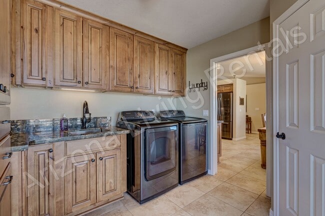 Building Photo - 2450 Angler Dr
