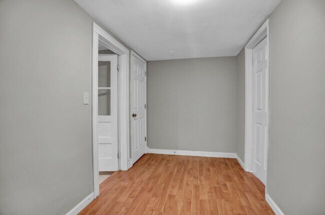 Building Photo - 434 Folcroft St