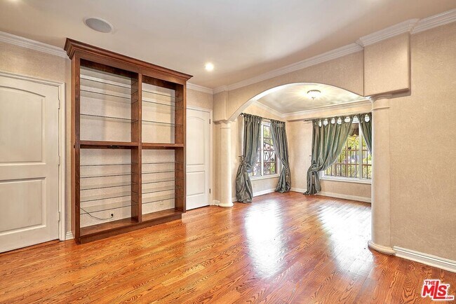 Building Photo - 424 N Arden Blvd