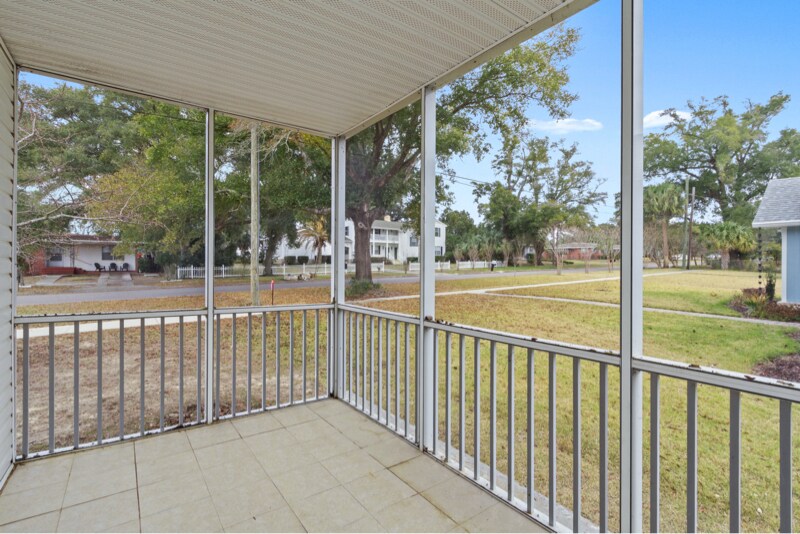 Building Photo - 711 W Blount St