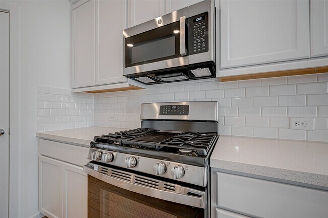 Building Photo - 1127 Sugar Dr