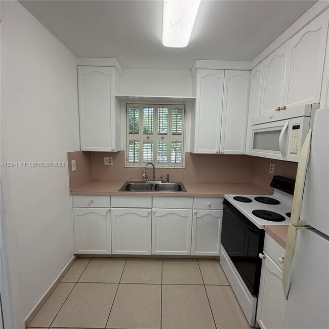 Building Photo - 7505 SW 82nd St