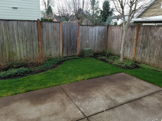 Building Photo - Make this house your home!