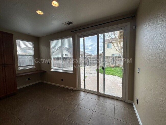 Building Photo - 2568 Tapestry St