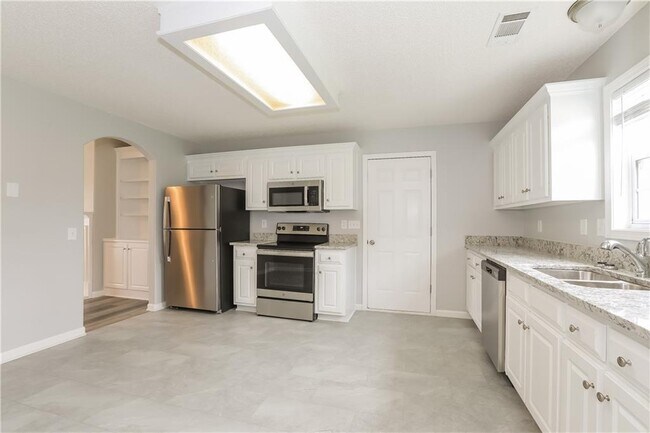 Building Photo - 1303 Princess Dr