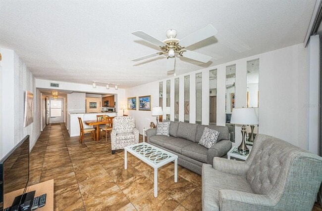 Building Photo - 5801 Bahia Del Mar Cir N