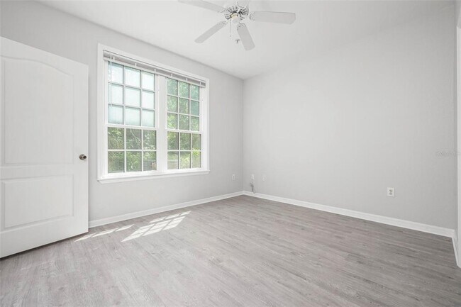 Building Photo - 4126 Central Sarasota Pkwy