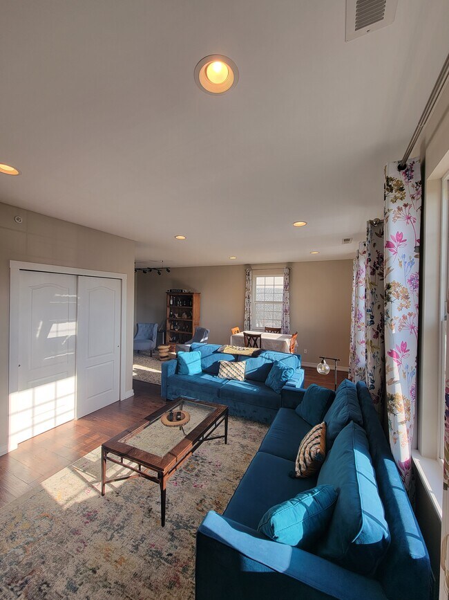 Building Photo - 121B Hagen Dr