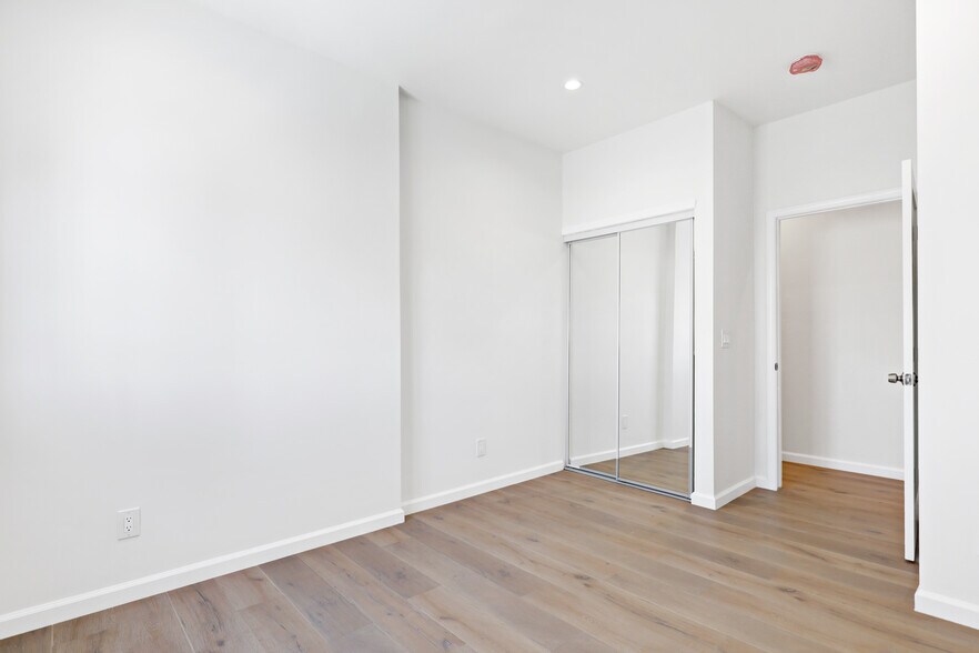 Building Photo - 5232 W 20th St