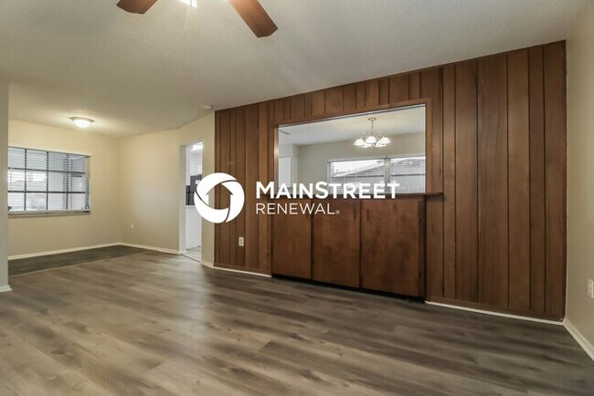 Building Photo - 3 Bedroom Pet-Friendly Home in ORLANDO, FL with Main Street Renewal