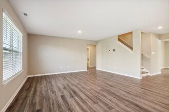 Building Photo - Fantastic 5bd/3ba home! Let yourself in!