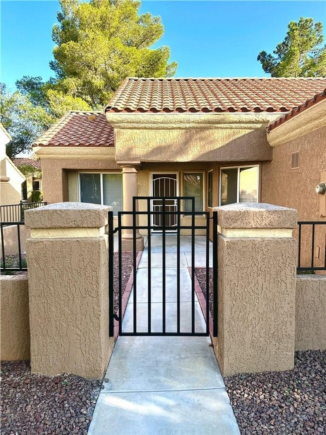 Building Photo - Summerlin 55+ Active Resort!!  Country Clu...