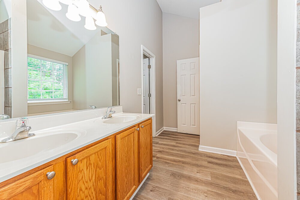 Building Photo - 1549 Pebble Ridge Dr