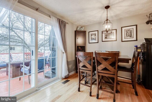 Building Photo - 8280 Wold Den Ct