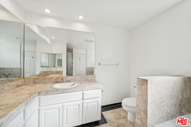 Building Photo - 1508 Greenfield Ave