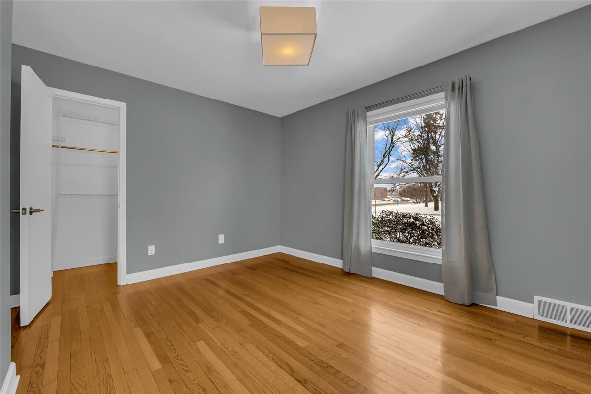 Building Photo - 2299 W Lincoln St