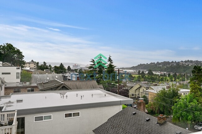 Building Photo - Charming Victorian-style craftsman 3-Bedroom Townhouse with 2.5 Baths – 1610 Sq Ft of Comfortable...