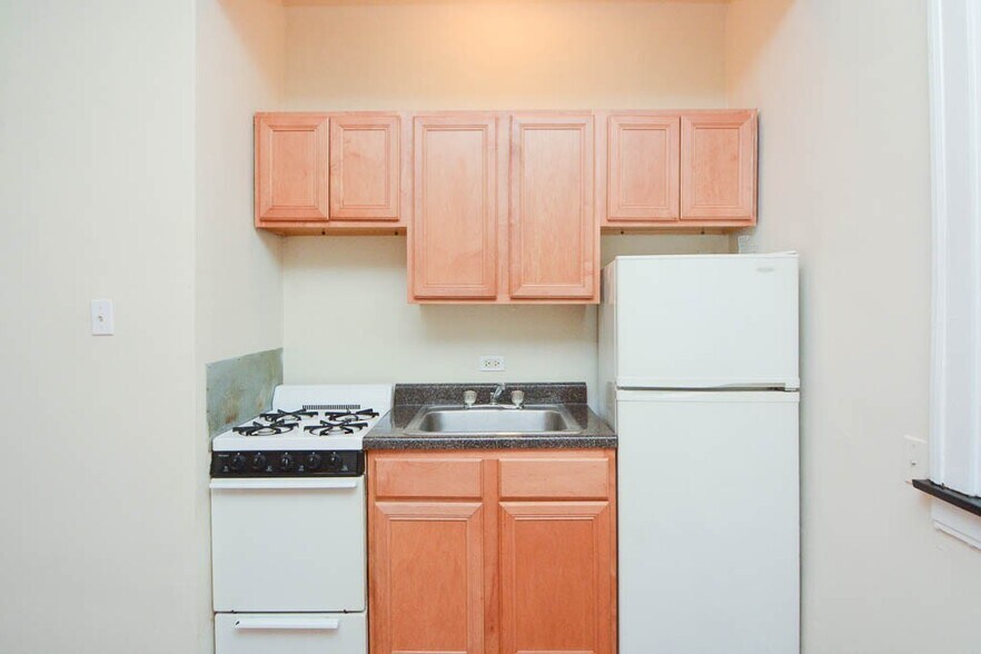Building Photo - 4549 N Damen Ave