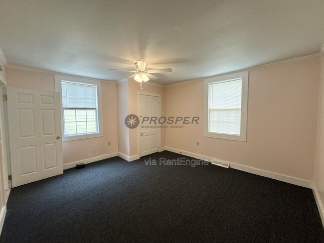Building Photo - 204 Fishburne St