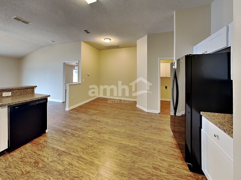 Building Photo - 2643 Creek Ridge Dr