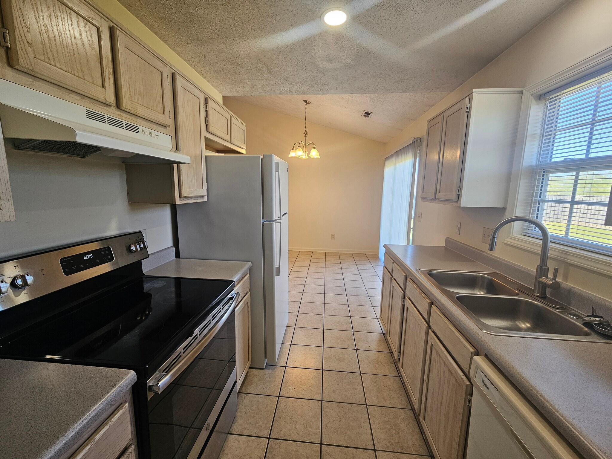 Building Photo - 2701 Ashby Dr