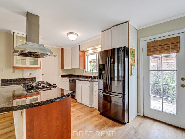 Building Photo - 13132 Laburnum Dr