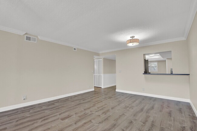 Building Photo - 1036 US-1